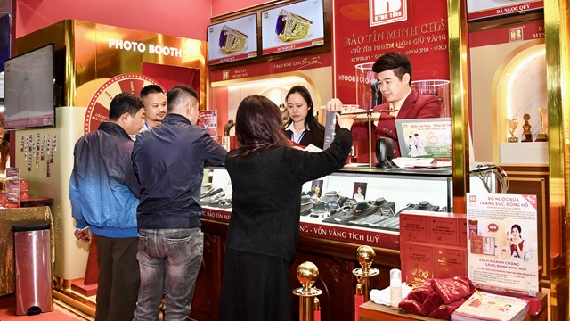 Gian hàng Bảo Tín Minh Châu hút khách tại hội chợ ASEAN++ 2025