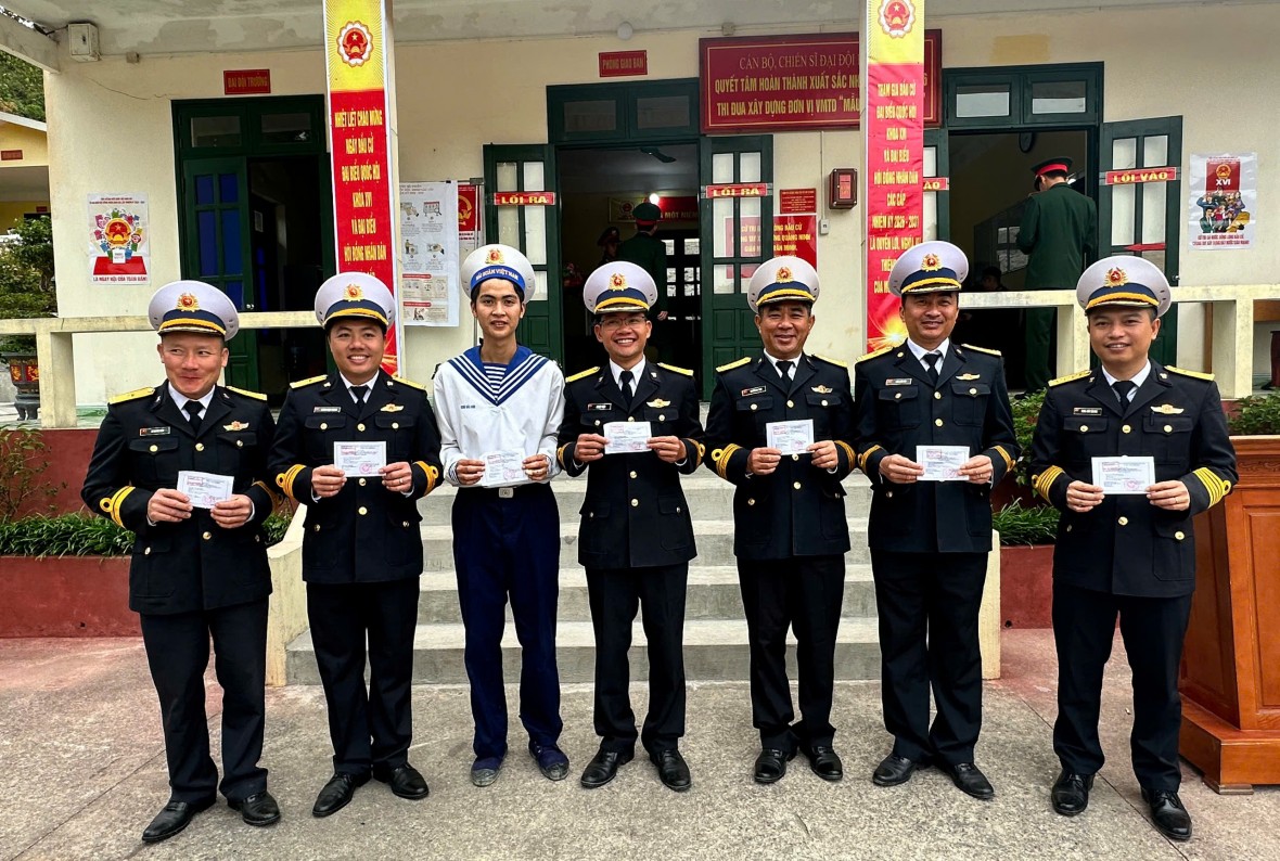 Ngày bầu cử trên đảo Trần: Lá phiếu gửi gắm niềm tin nơi tuyến đầu Ngày bầu cử trên đảo Trần: Lá phiếu gửi gắm niềm tin nơi tuyến đầu