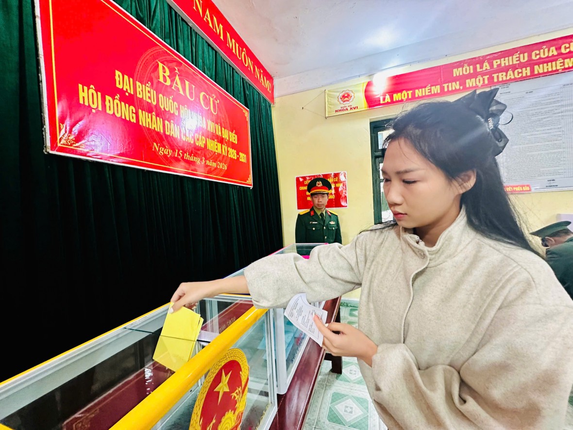 Ngày bầu cử trên đảo Trần: Lá phiếu gửi gắm niềm tin nơi tuyến đầu Ngày bầu cử trên đảo Trần: Lá phiếu gửi gắm niềm tin nơi tuyến đầu