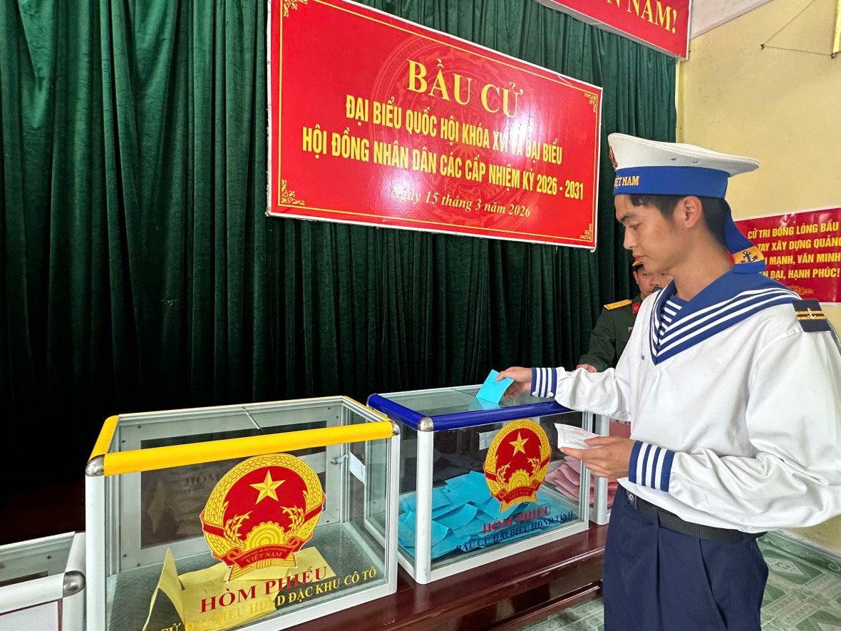 Ngày bầu cử trên đảo Trần: Lá phiếu gửi gắm niềm tin nơi tuyến đầu Ngày bầu cử trên đảo Trần: Lá phiếu gửi gắm niềm tin nơi tuyến đầu