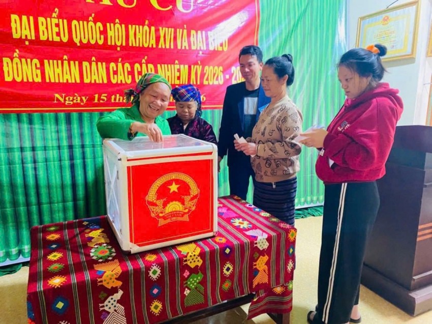 Ấm tình ngày bầu cử ở xã biên giới Nậm Cắn