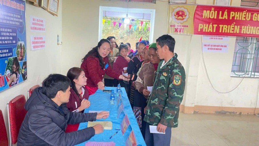 Ấm tình ngày bầu cử ở xã biên giới Nậm Cắn Ấm tình ngày bầu cử ở xã biên giới Nậm Cắn