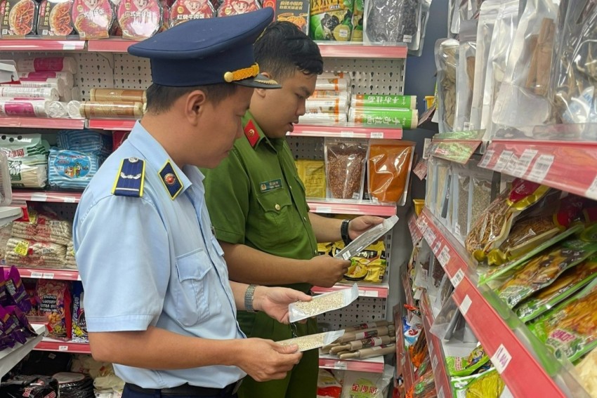 TP Hồ Chí Minh siết chặt đấu tranh chống buôn lậu, hàng giả (Ảnh tư liệu). TP Hồ Chí Minh siết chặt đấu tranh chống buôn lậu, hàng giả (Ảnh tư liệu).