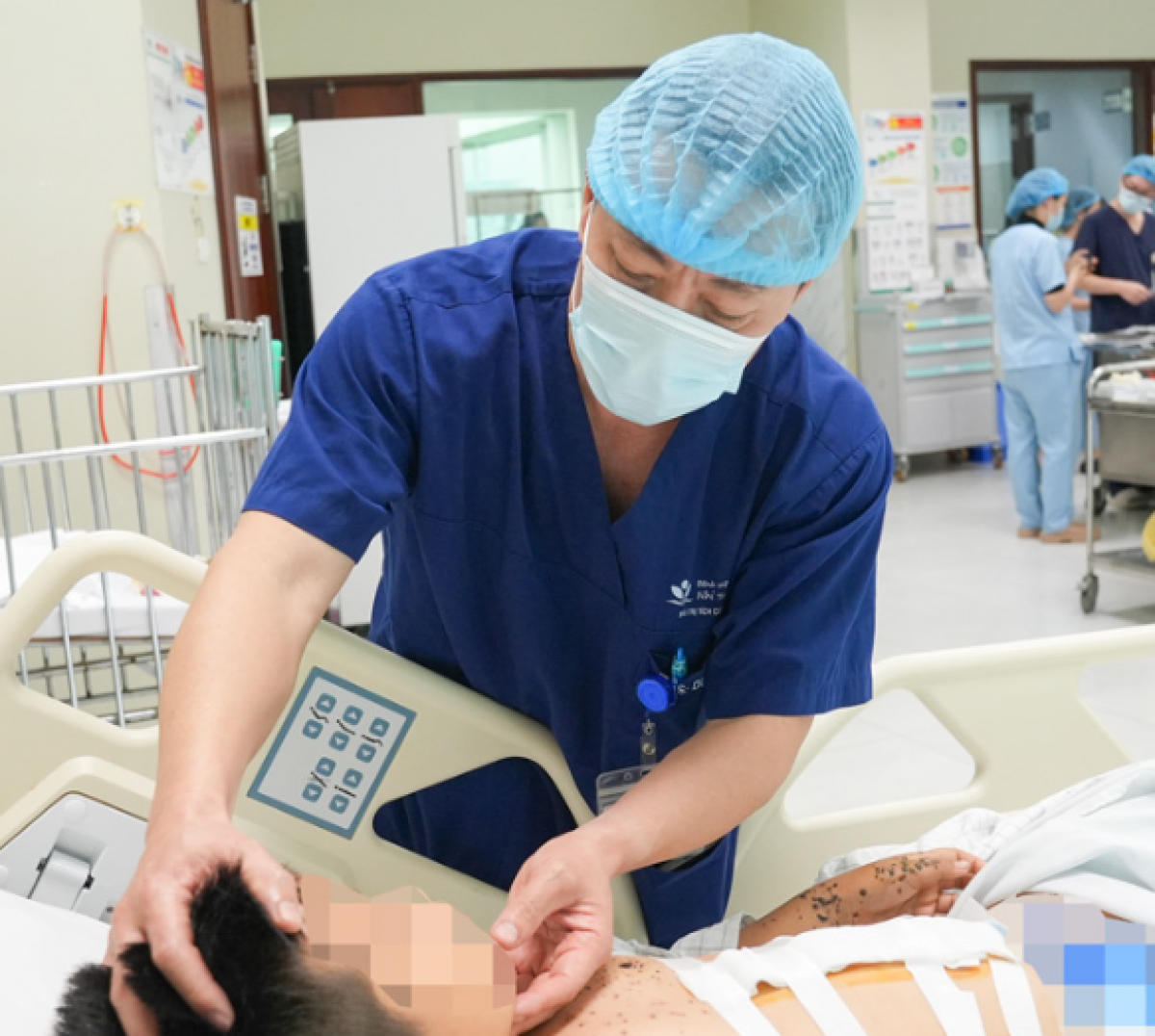 Cứu sống bé trai 9 tuổi nguy kịch do tai nạn từ kíp nổ tự chế