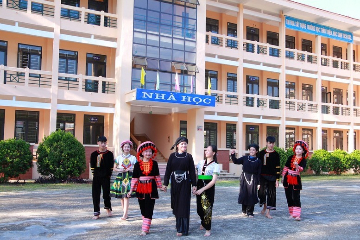 Trường phổ thông nội trú có nhiệm vụ và quyền hạn gì?