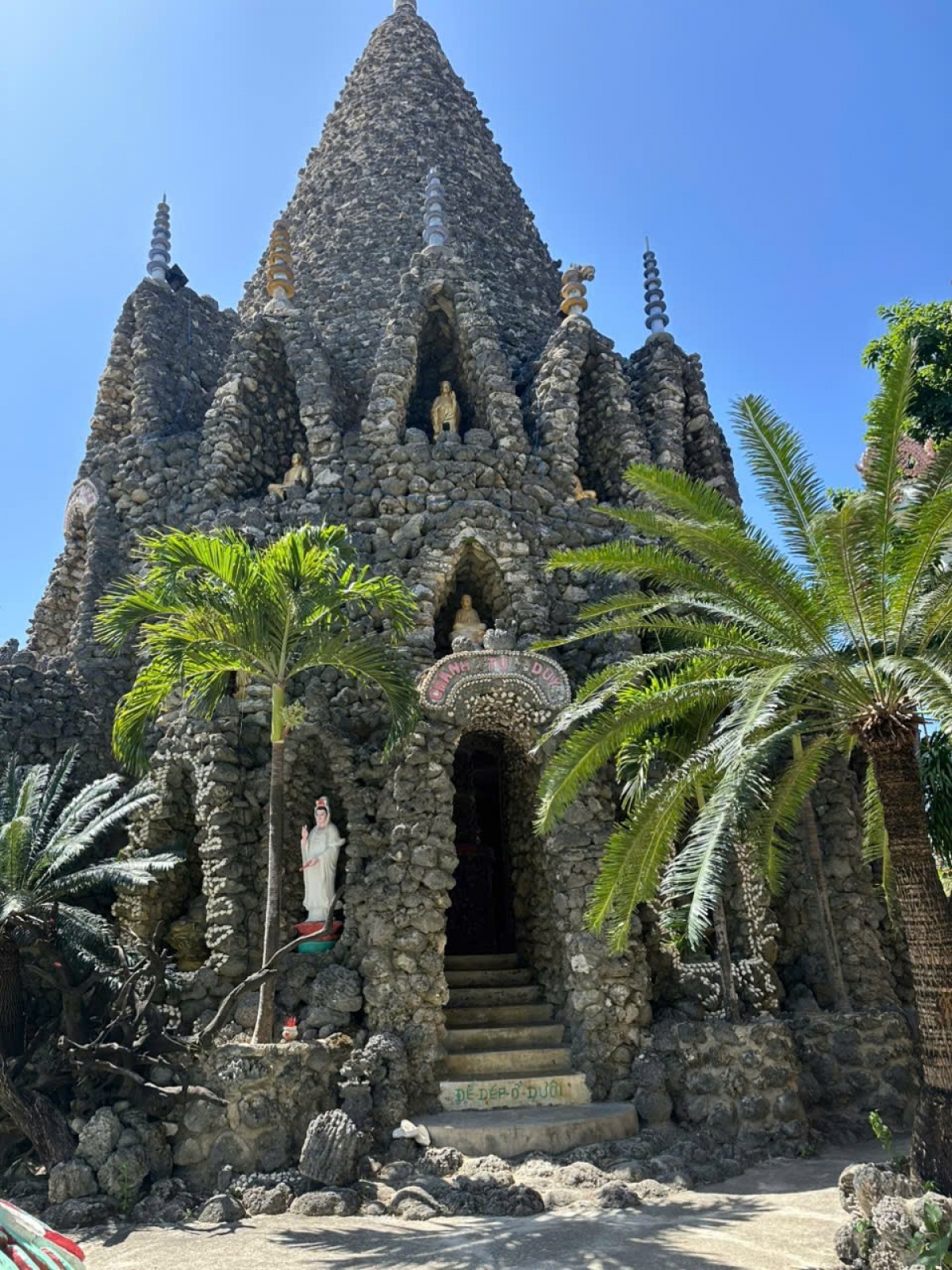 Cửa thiền lưu giữ hồn biển và lòng người nơi Cam Ranh