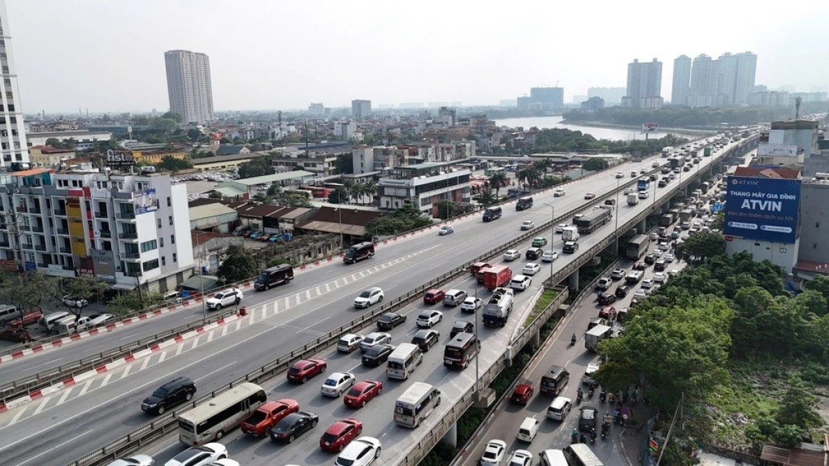 Chuyển làn không bật đèn tín hiệu: Hành vi dễ gây tai nạn nghiêm trọng trên cao tốc