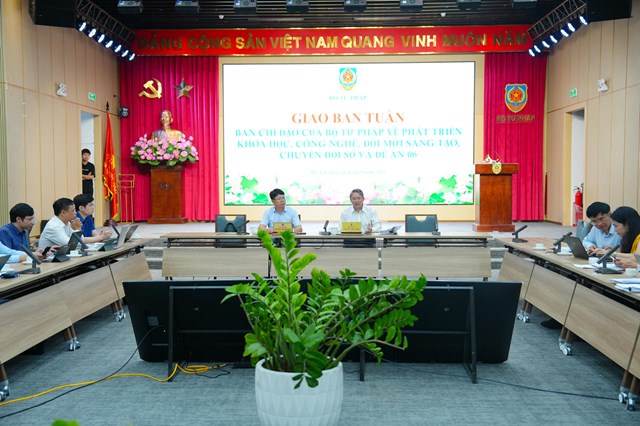 To&agrave;n cảnh cuộc họp.