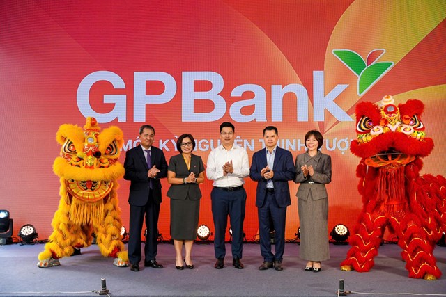 Đại diện l&atilde;nh đạo Cục Quản l&yacute; Gi&aacute;m s&aacute;t TCTD, l&atilde;nh đạo VPBank v&agrave; GPBank tại buổi lễ c&ocirc;ng bố nhận diện thương hiệu mới của GPBank &nbsp;