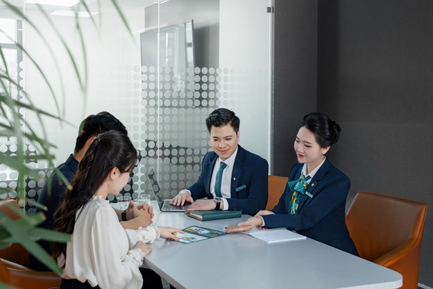 Phát Lộc khi tham gia gửi tiết kiệm tại BIDV - Ảnh 2 Phát Lộc khi tham gia gửi tiết kiệm tại BIDV - Ảnh 2