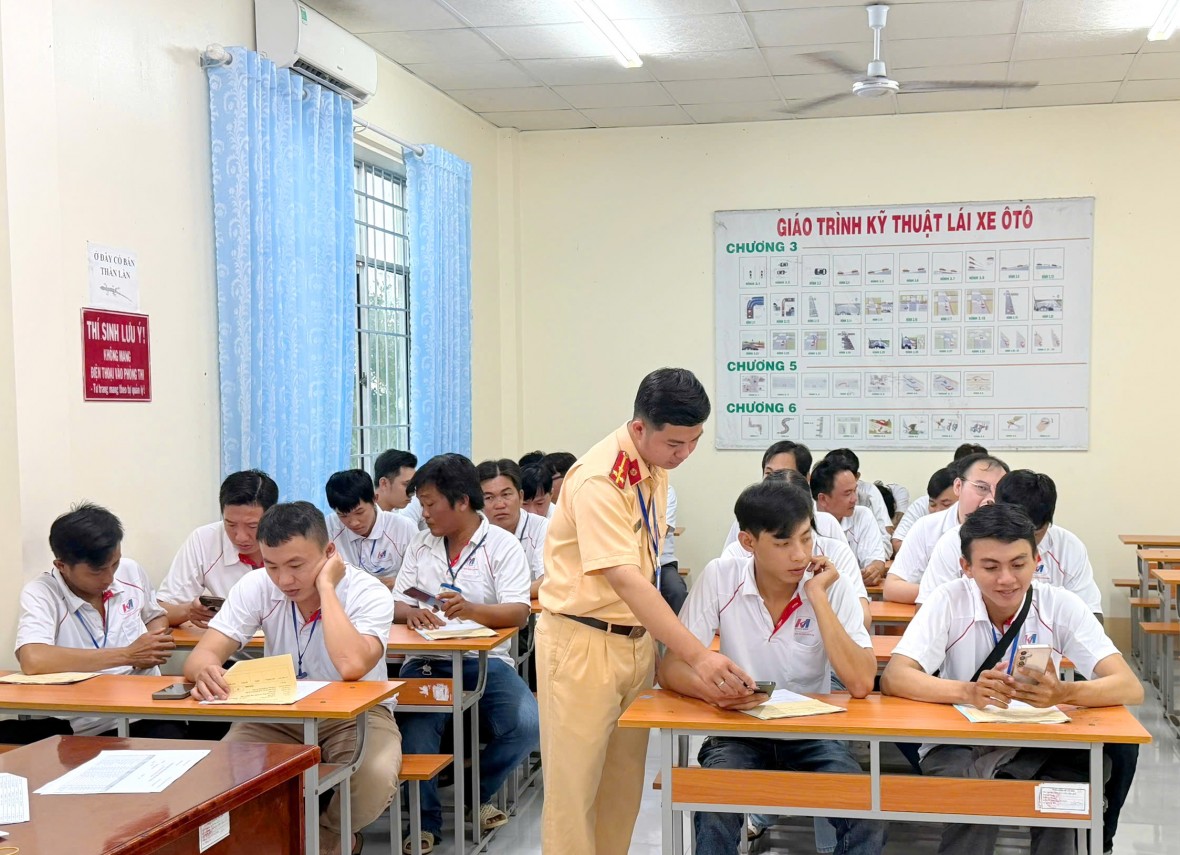 Công an Cà Mau phát huy “mắt thần” camera, đẩy mạnh chuyển đổi số bảo đảm TTATGT dịp cuối năm