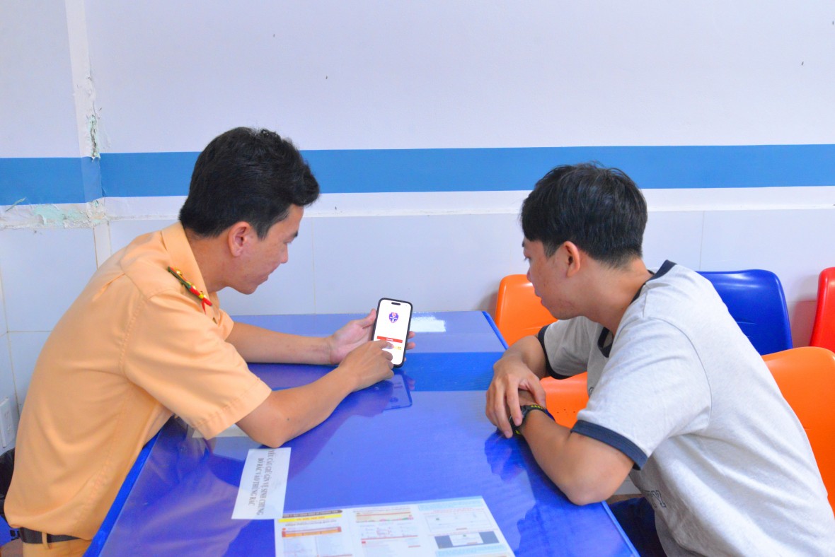 Công an Cà Mau phát huy “mắt thần” camera, đẩy mạnh chuyển đổi số bảo đảm TTATGT dịp cuối năm