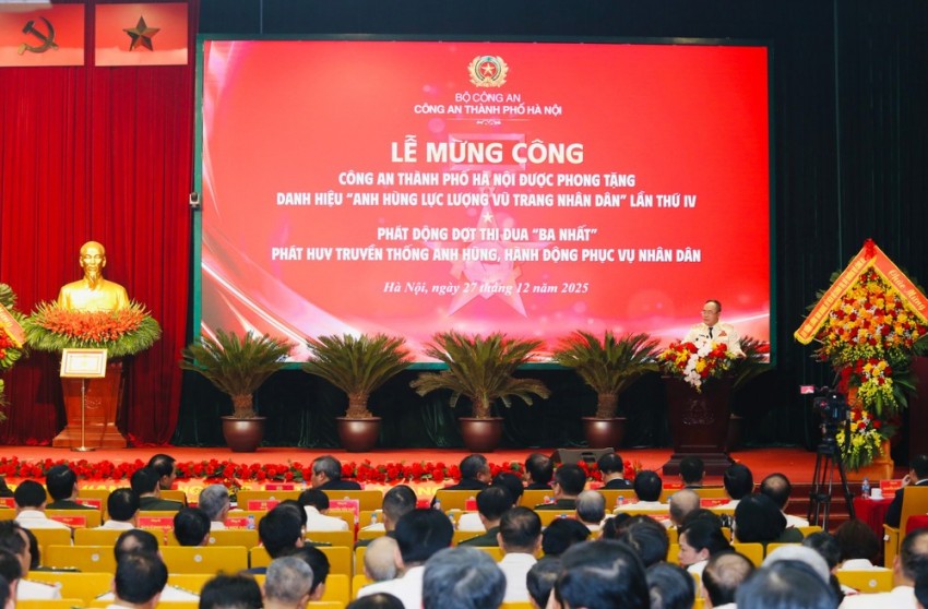 Toàn cảnh buổi lễ mừng công.