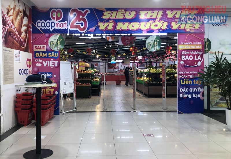 Bên trong Siêu thị Co.op mart Long Biên