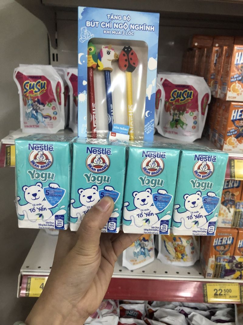 Một số sản phẩm cận date được Co.op mart Long Biên ra chương trình khuyến mại