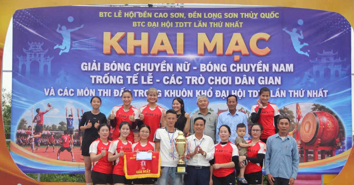 Sôi nổi Giải bóng chuyền nữ tại Lễ hội Đền Cao Sơn