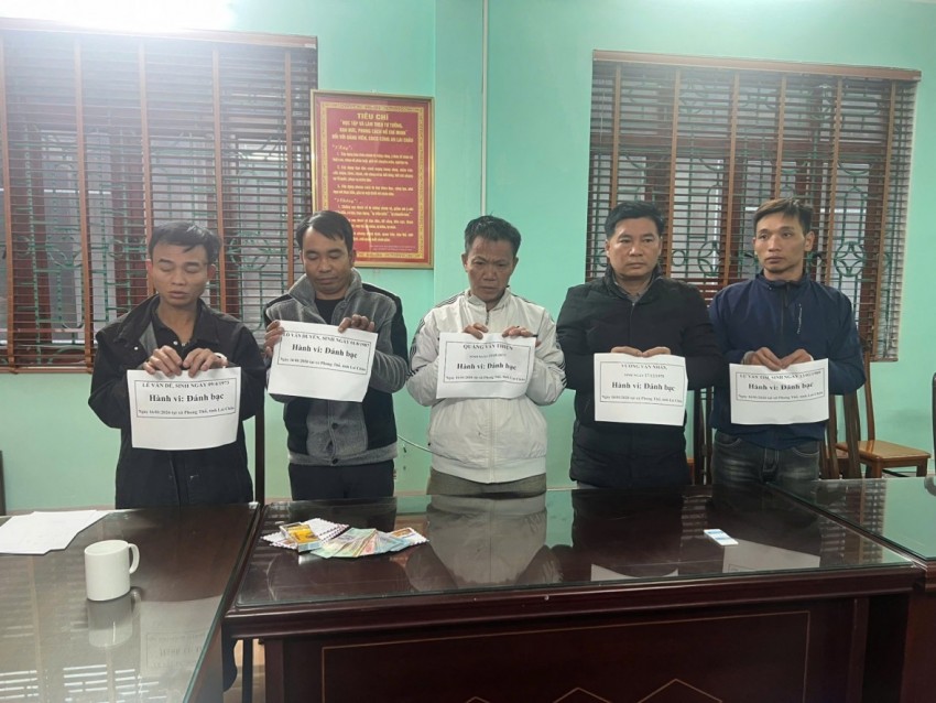 Bắt quả tang nhóm đối tượng đánh bạc xuyên đêm vì... “kèo ăn sáng”