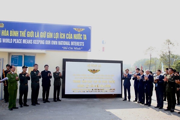 Bàn giao trụ sở Trung tâm Đào tạo và Phát triển năng lực gìn giữ hoà bình tại Hưng Yên