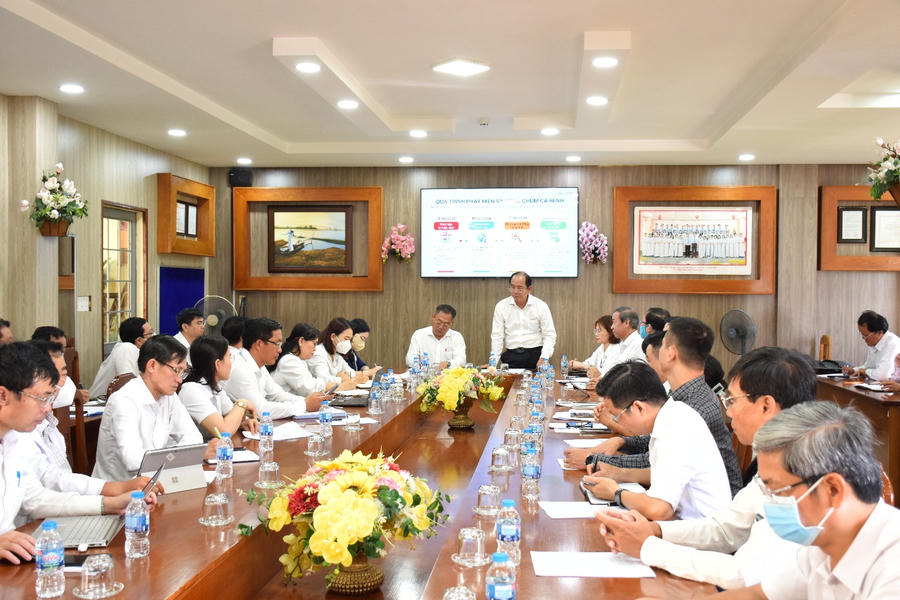 Toàn thể buổi làm việc về các giải pháp phòng chống chùm ca bệnh não mô cầu tại trường THCS Hai Bà Trưng (xã Hiệp Phước). (Ảnh: Sở Y tế TP HCM)