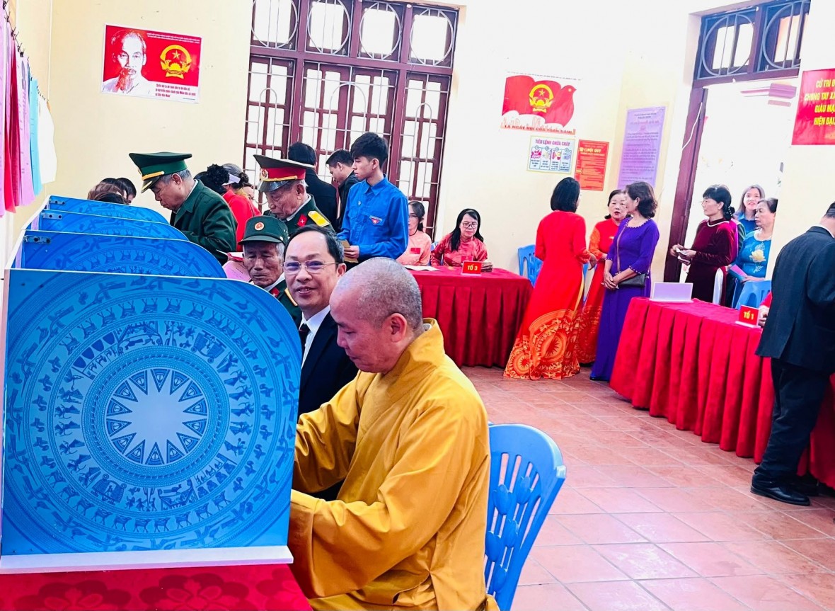 Quảng Ninh rộn ràng ngày hội toàn dân đi bầu cử Quảng Ninh rộn ràng ngày hội toàn dân đi bầu cử