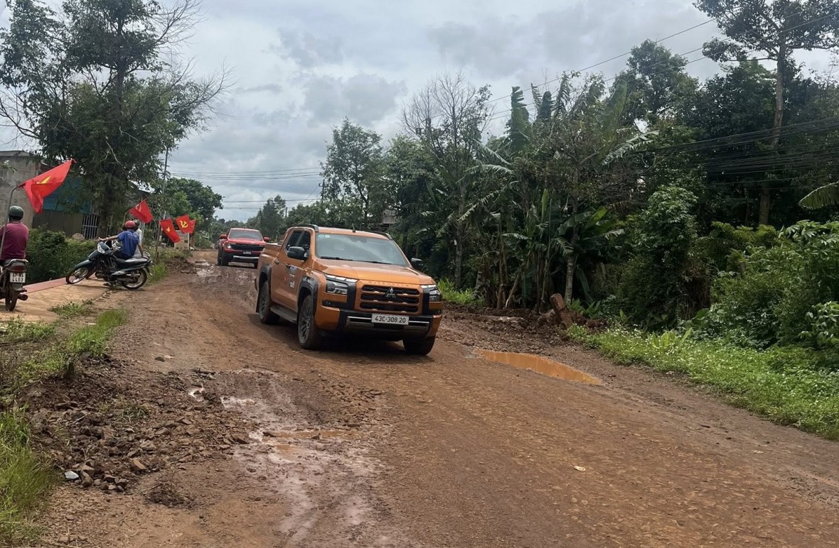 Những con đường đoàn kết trên địa bàn xã Ea Drông. Những con đường đoàn kết trên địa bàn xã Ea Drông.