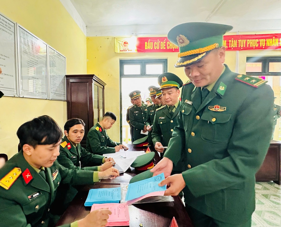 Quảng Ninh rộn ràng ngày hội toàn dân đi bầu cử Quảng Ninh rộn ràng ngày hội toàn dân đi bầu cử