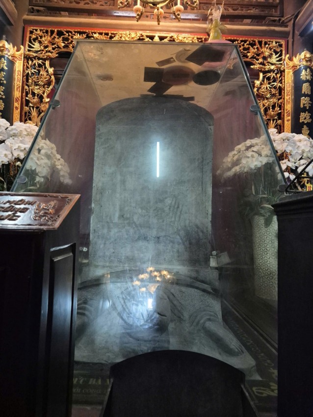 Hiện nay, tấm bia được coi như bảo vật thiêng tại đình La Khê, du khách trước khi đọc và xem bia đều dâng hương vái tạ trước. Hiện nay, tấm bia được coi như bảo vật thiêng tại đình La Khê, du khách trước khi đọc và xem bia đều dâng hương vái tạ trước.