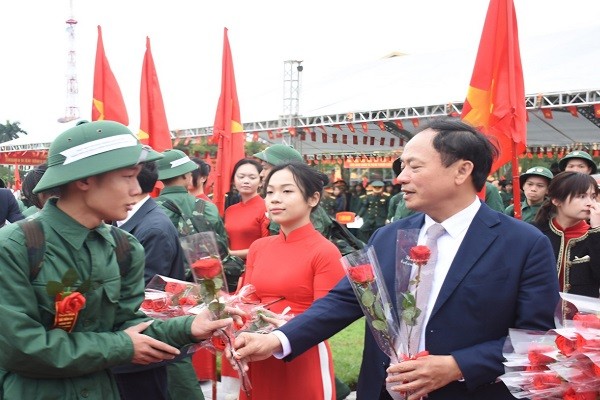 5.290 thanh niên ưu tú của tỉnh Hưng Yên hăng hái lên đường nhập ngũ 5.290 thanh niên ưu tú của tỉnh Hưng Yên hăng hái lên đường nhập ngũ