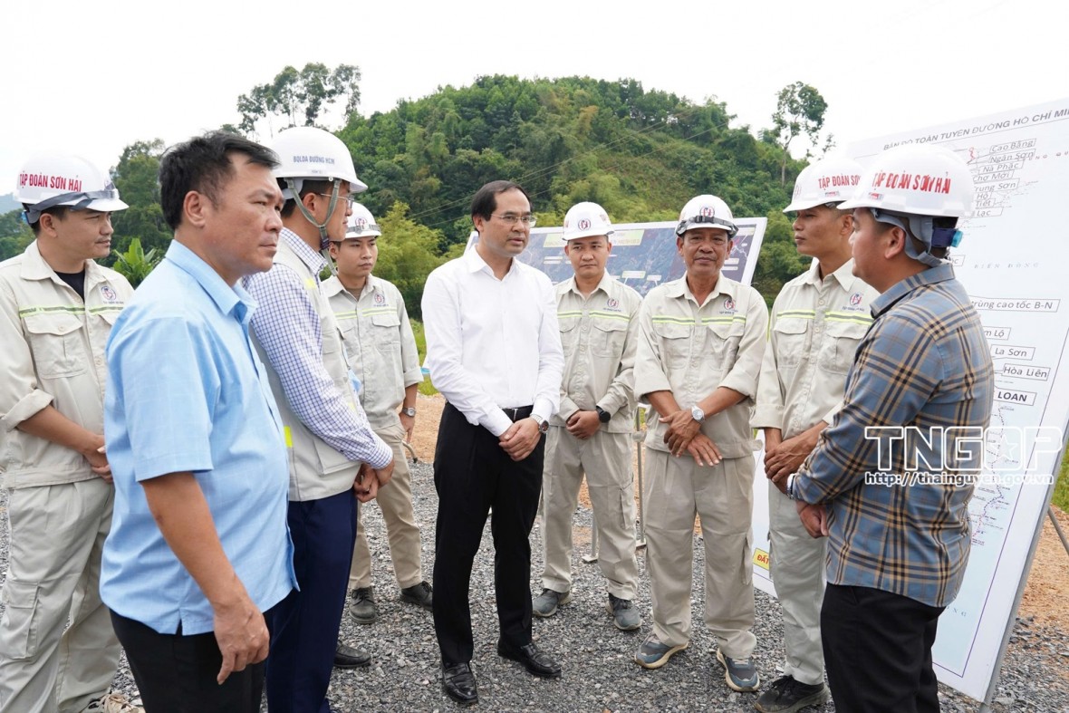 Thái Nguyên: Phấn đấu hoàn thành kế hoạch Dự án đường Hồ Chí Minh đoạn Chợ Chu - Ngã ba Trung Sơn Thái Nguyên: Phấn đấu hoàn thành kế hoạch Dự án đường Hồ Chí Minh đoạn Chợ Chu - Ngã ba Trung Sơn