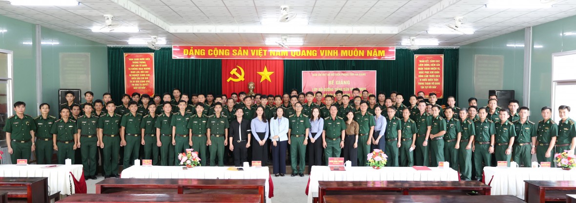 Bế giảng lớp bồi dưỡng tiếng dân tộc Khmer cho cán bộ BĐBP tỉnh An Giang Bế giảng lớp bồi dưỡng tiếng dân tộc Khmer cho cán bộ BĐBP tỉnh An Giang