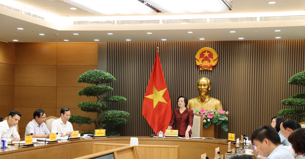 Thúc đẩy hệ sinh thái 'kinh tế bạc', bảo vệ người cao tuổi trên không gian mạng