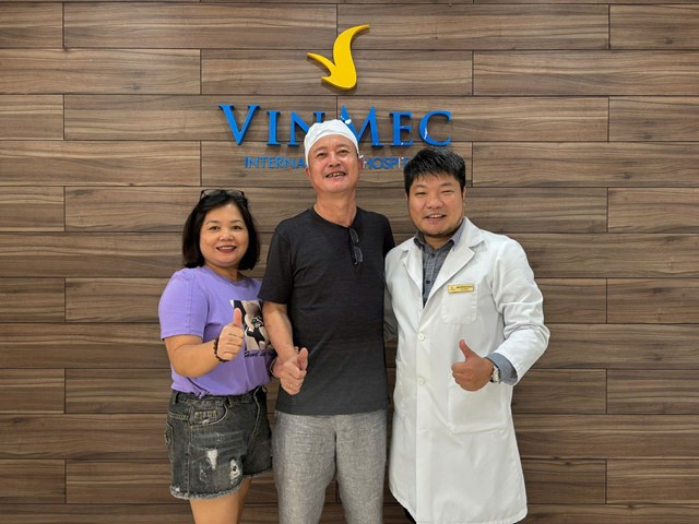 Bệnh nh&acirc;n xuất viện trong sự mừng rỡ của cả gia đ&igrave;nh