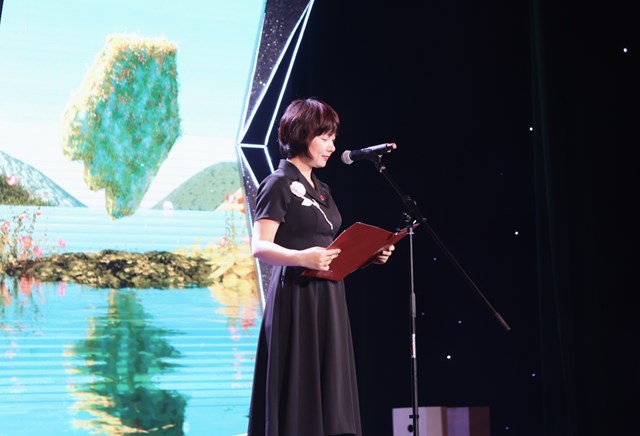 PGS. TS Phạm Thu Hương - Hiệu trưởng trường Đại học Ngoại thương ph&aacute;t biểu tại Đ&ecirc;m Chung kết&nbsp;