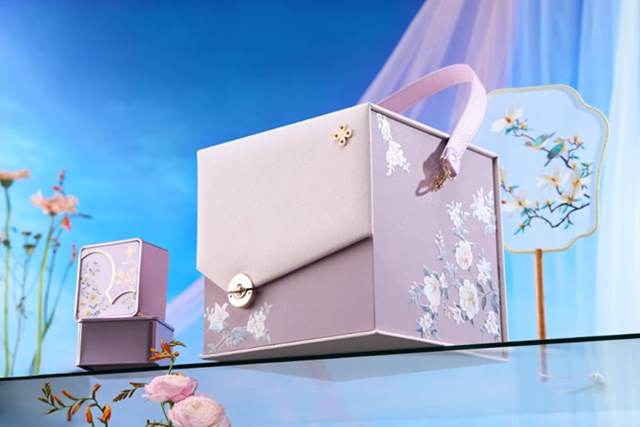 Sakura Dream gợi li&ecirc;n tưởng đến chiếc hộp nữ trang tinh xảo, c&oacute; mức gi&aacute; 1.560.000 VNĐ.