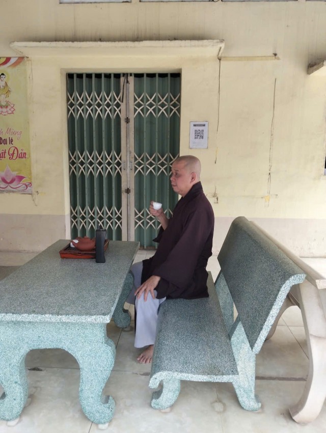 Ngươi thầy đi giữa mảnh đời khó khăn