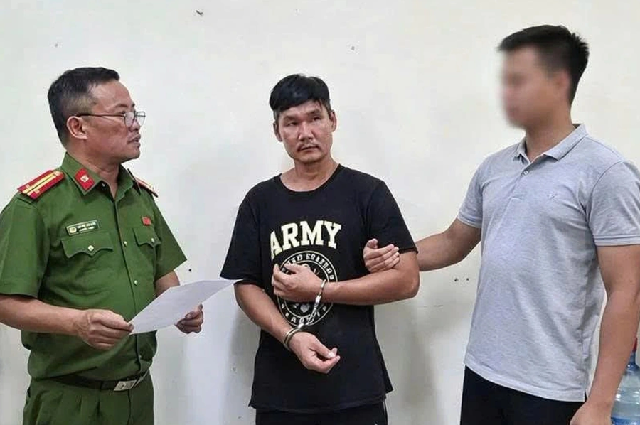 Khởi tố- bắt tạm giam người đàn ông cầm dao truy đuổi cán bộ công an