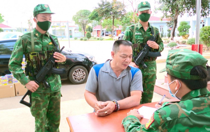 BĐBP Tây Ninh bắt giữ đối tượng vận chuyển số lượng lớn pháo hoa nổ bằng ô tô BĐBP Tây Ninh bắt giữ đối tượng vận chuyển số lượng lớn pháo hoa nổ bằng ô tô