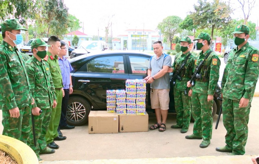 BĐBP Tây Ninh bắt giữ đối tượng vận chuyển số lượng lớn pháo hoa nổ bằng ô tô BĐBP Tây Ninh bắt giữ đối tượng vận chuyển số lượng lớn pháo hoa nổ bằng ô tô