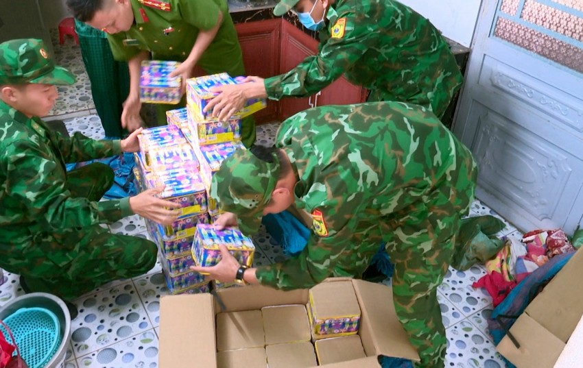 BĐBP Tây Ninh bắt giữ đối tượng vận chuyển số lượng lớn pháo hoa nổ bằng ô tô BĐBP Tây Ninh bắt giữ đối tượng vận chuyển số lượng lớn pháo hoa nổ bằng ô tô
