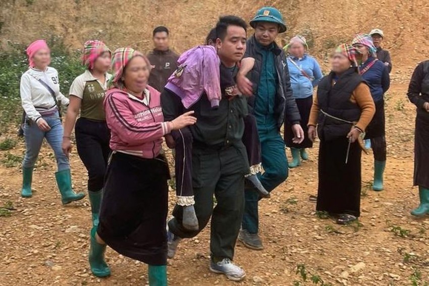 Kịp thời cứu người mất tích trong rừng sâu, chấn thương nặng