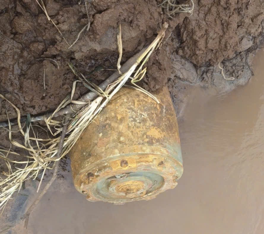 Phát hiện quả bom nặng 334 kg khi đi câu cá ở Đắk Lắk Phát hiện quả bom nặng 334 kg khi đi câu cá ở Đắk Lắk