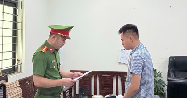 Khởi tố tài xế taxi lợi dụng thẻ thanh toán cước để chiếm đoạt tài sản