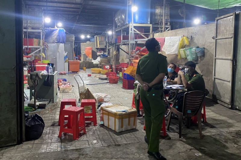 Tịch thu, tiêu hủy gần 1,3 tấn nội tạng trâu, bò ngâm hóa chất -0