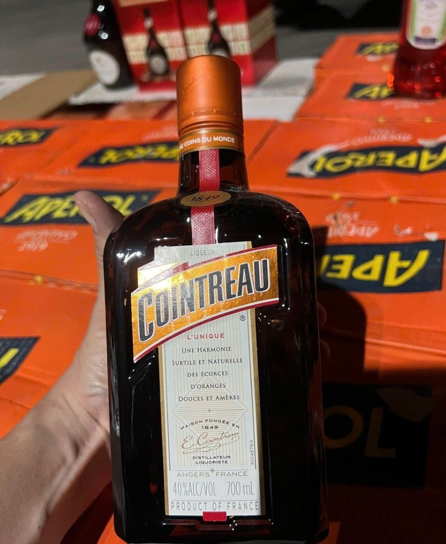 Liên tiếp phát hiện, thu giữ lượng lớn rượu ngoại, bánh kẹo... lậu tại Quảng Trị Công an tỉnh Quảng Trị phát hiện, bắt giữ 120 chai rượu không rõ nguồn gốc xuất xứ.