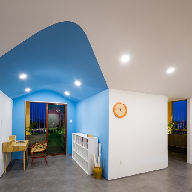 Bản th&acirc;n người cải tạo căn hộ kh&ocirc;ng th&iacute;ch kh&ocirc;ng gian chung cư v&igrave; kh&ocirc;ng c&oacute; vườn, kh&ocirc;ng c&oacute; kh&ocirc;ng gian thở... Phương ph&aacute;p x&acirc;y dựng ho&agrave;n to&agrave;n xa lạ với một người lớn l&ecirc;n ở n&ocirc;ng th&ocirc;n, c&oacute; thi&ecirc;n nhi&ecirc;n v&agrave; x&oacute;m giềng xung quanh.