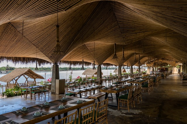 Nhà hàng mở đồ sộ trên quê hương xứ dừa - Ảnh 7