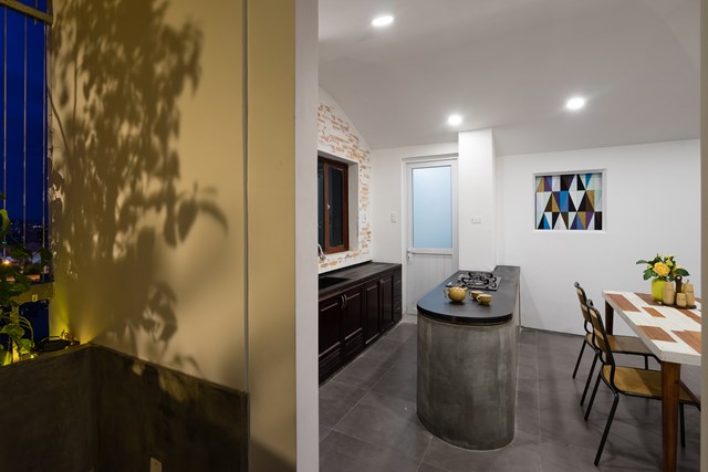 Căn hộ cũng được th&ecirc;m nh&agrave; vệ sinh ri&ecirc;ng cho ph&ograve;ng ngủ ch&iacute;nh; đổi hướng cửa ph&ograve;ng ngủ kh&aacute;c.