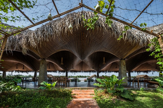 Nhà hàng mở đồ sộ trên quê hương xứ dừa - Ảnh 4