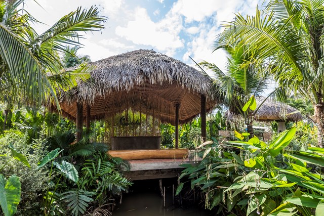 Nhà hàng mở đồ sộ trên quê hương xứ dừa - Ảnh 3