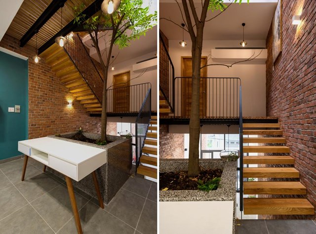 Chất liệu bậc cầu thang l&agrave; gỗ kết cấu th&eacute;p, chất liệu s&agrave;n h&agrave;nh lang l&agrave; những thanh gỗ, gạch đỏ cổ k&iacute;nh cho to&agrave;n bộ phần tường tại giếng trời. C&aacute;c th&agrave;nh vi&ecirc;n trong gia đ&igrave;nh c&oacute; thể giao tiếp với nhau th&ocirc;ng qua khoảng trống n&agrave;y.